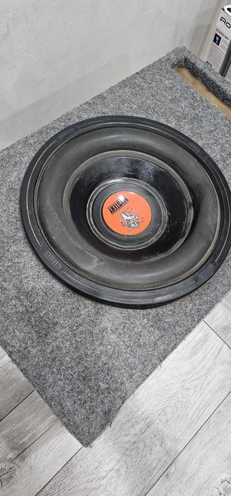 Продам сабвуфер (саб) с усилителем