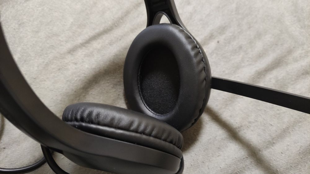 Casca cu microfon Edifier noua