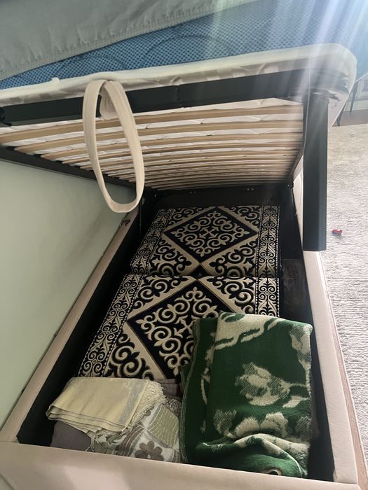 Кровать для спальни