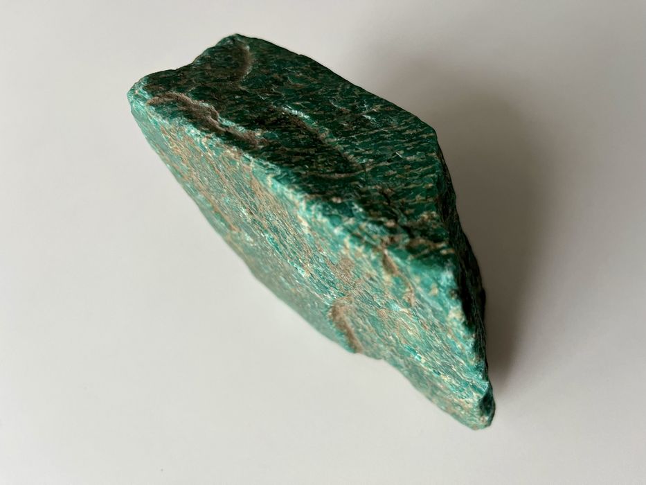 Камень зеленого цвета. 700 грамм