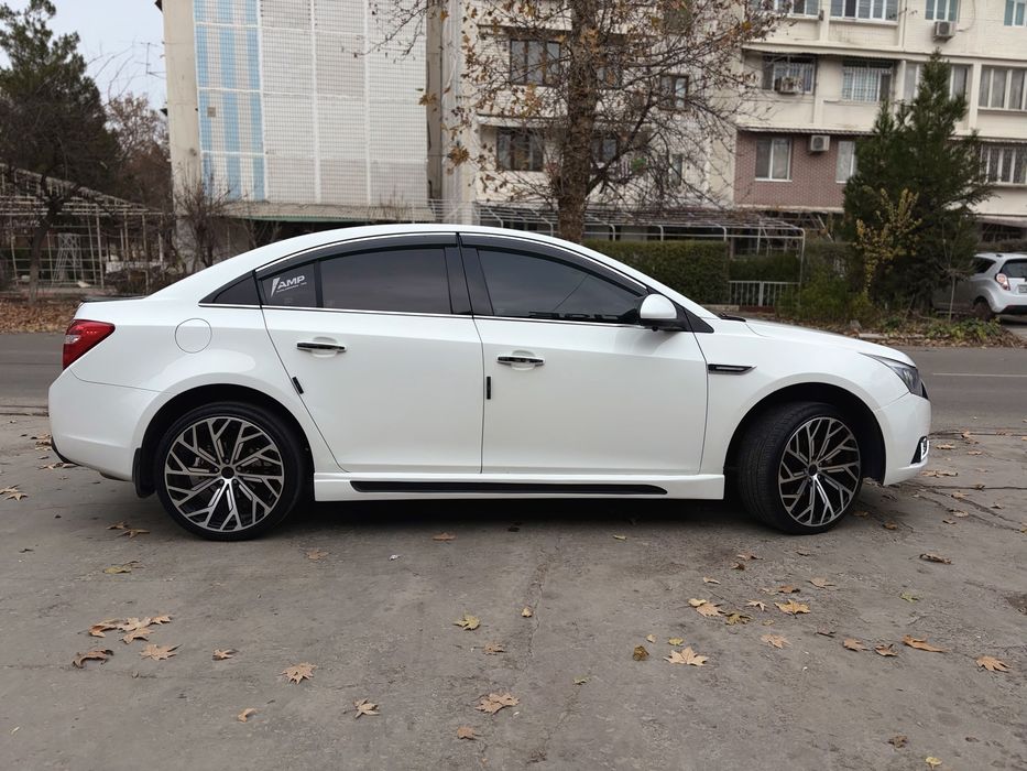 Cruze 1,8 Идеал Ягона