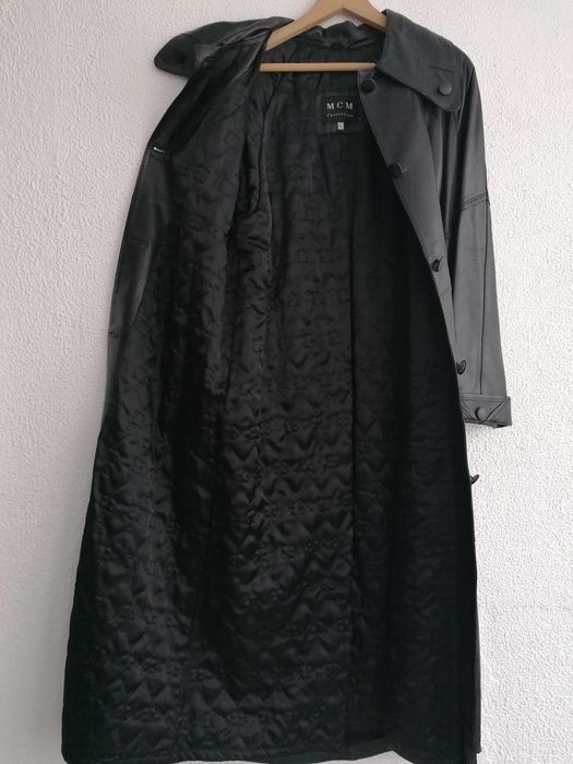 Дълго, елегантно кожено манто/палто. Лицева телешка кожа.