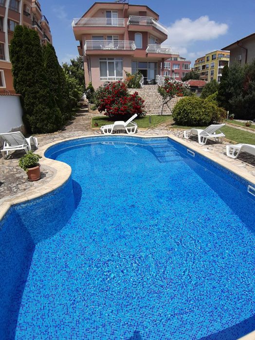 Продава се Къща в Бургас, Сарафово - 603 кв.м за 1015 €/кв.м - Снимка #2