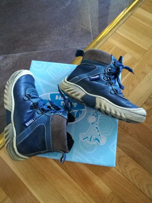 Продавам 3 чифта детски зимни обувки, естествена кожа, номер 26,30, 31