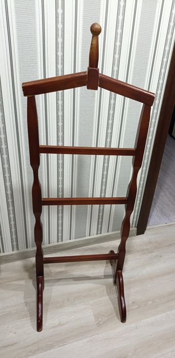 Продам вешалку напольную