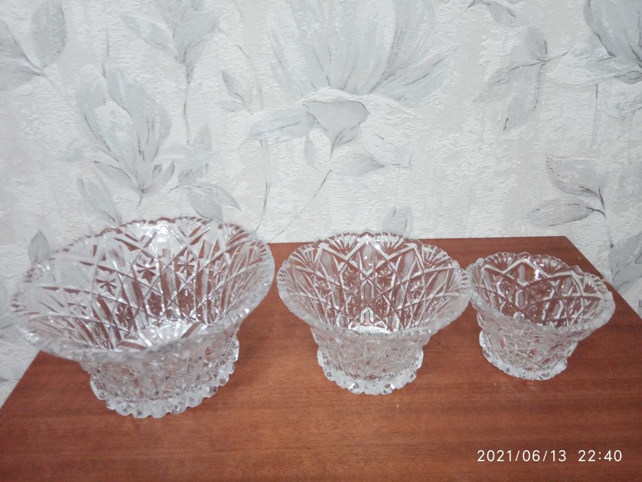 Трио. Три хрустальные вазы.