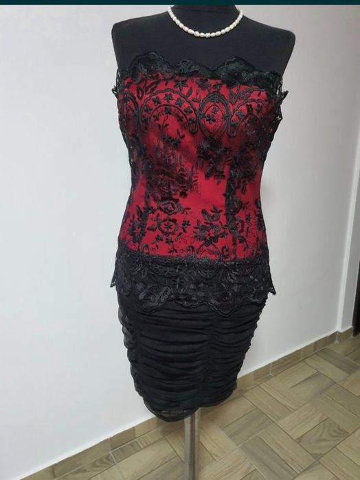 Rochie din  dantela neagra franțuzească cu  tull fronsat ;