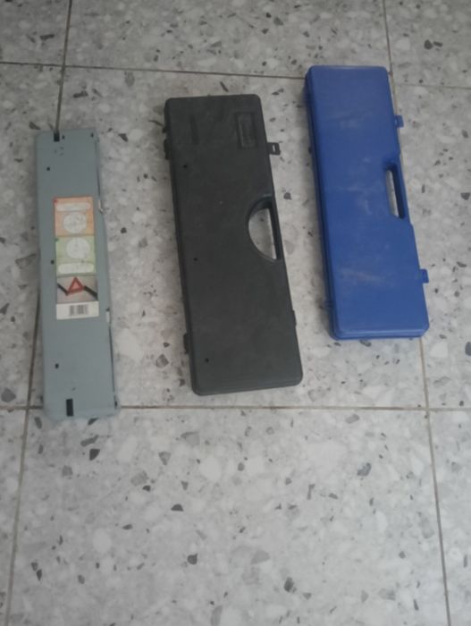 6 Triunghiuri reflectorizante auto in stare foarte bună. Toate la 80 lei.