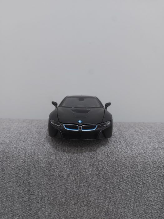 Игрушечная машина