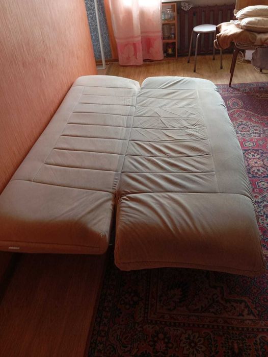 Продам диван в хорошем состоянии.