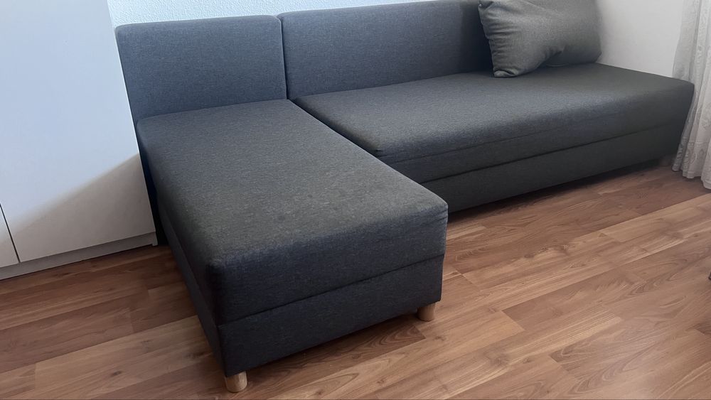 Colțar extensibil gri pentru living, comod și spațios