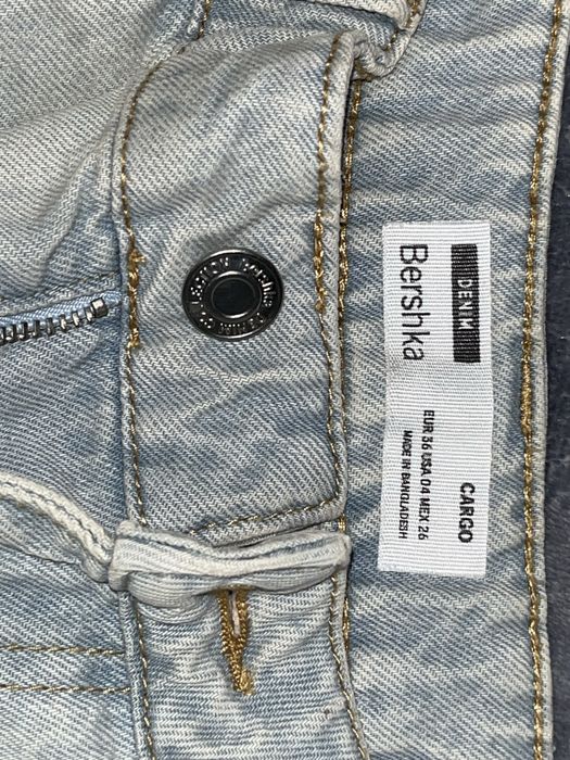 Джинсы Bershka голубые