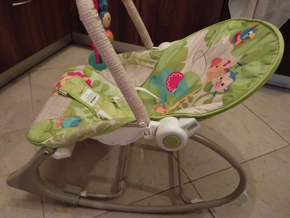 Бебешки шезлонг - столче Fisher Price - Тропическа Гора - Масаж

Удобн