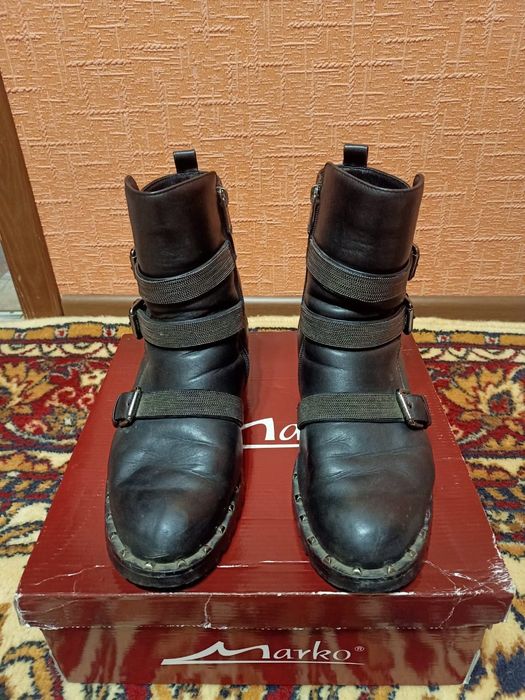 Срочно! Продам женские сапоги.