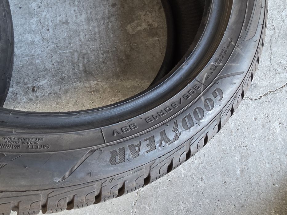 225/50/18 Goodyear 4бр