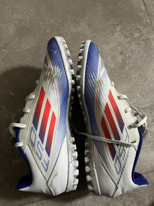 Vând ghete de fotbal F50