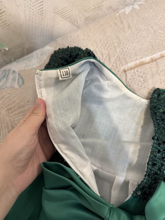 Продам зеленое красивое платье