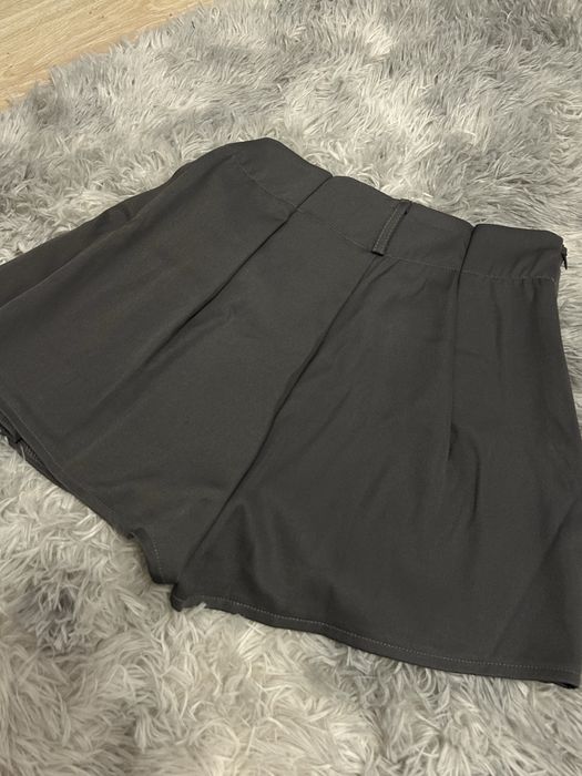 пола-панталонки Shein XS, не са носени