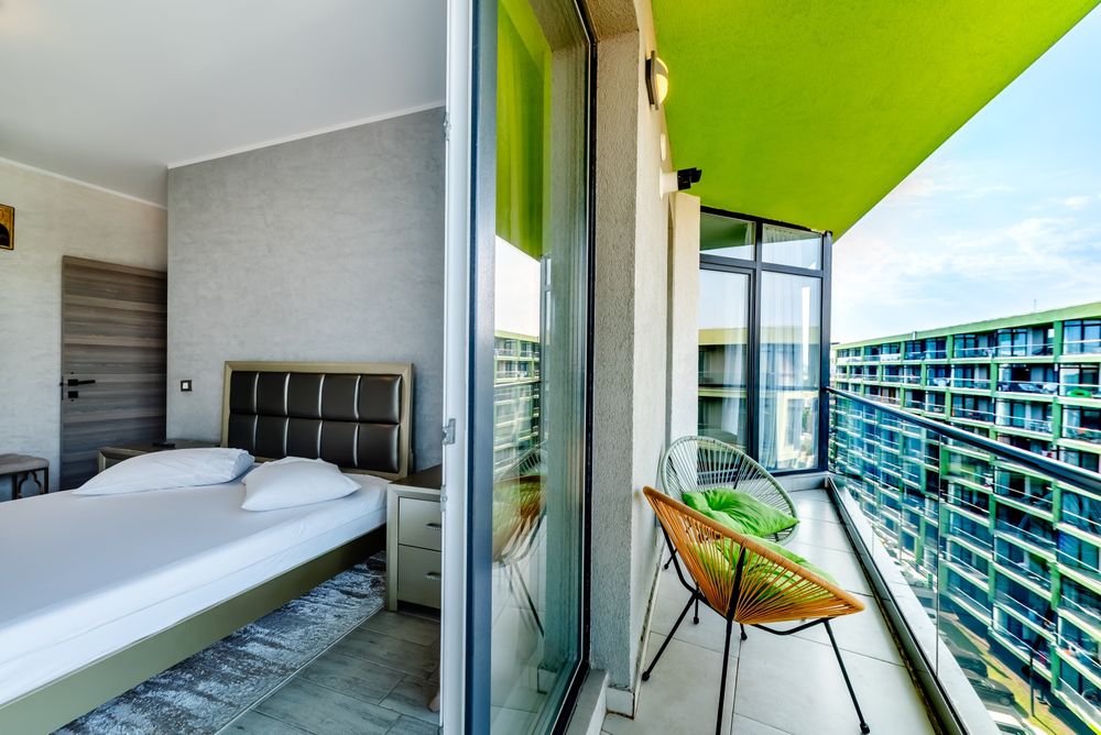 Vand apartament 2 camere in Complex Alezzi prima linie