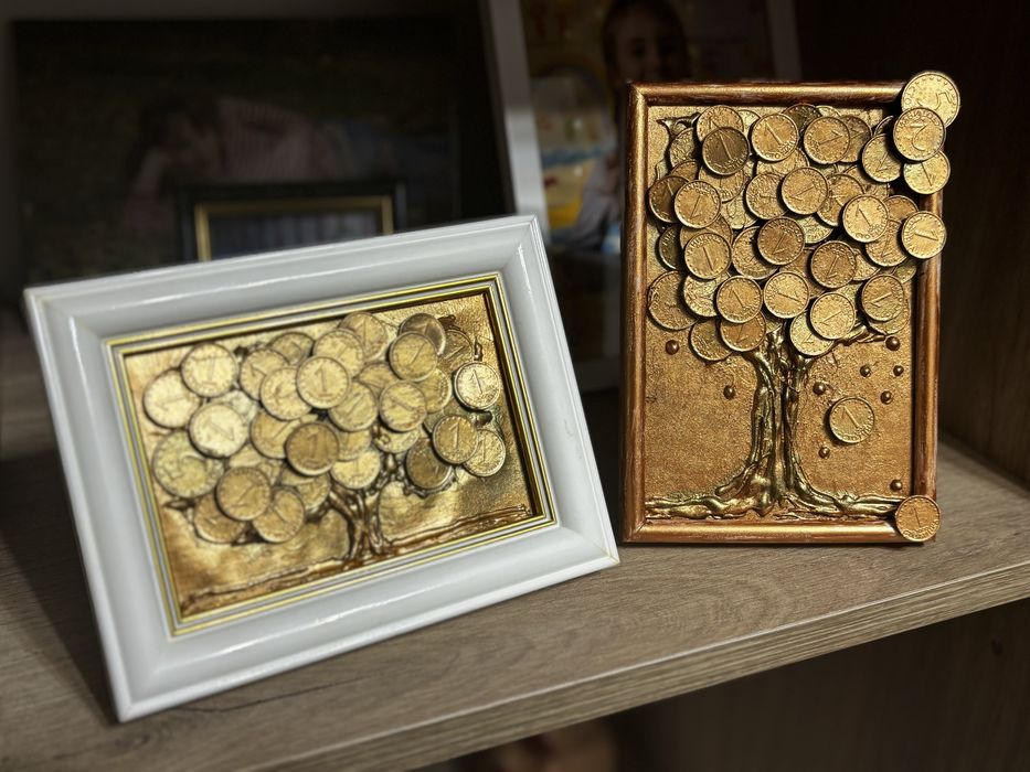 2 картини от жълти стотинки