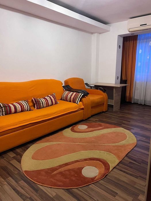 Închiriez apartament 2 camere , zona Sud.