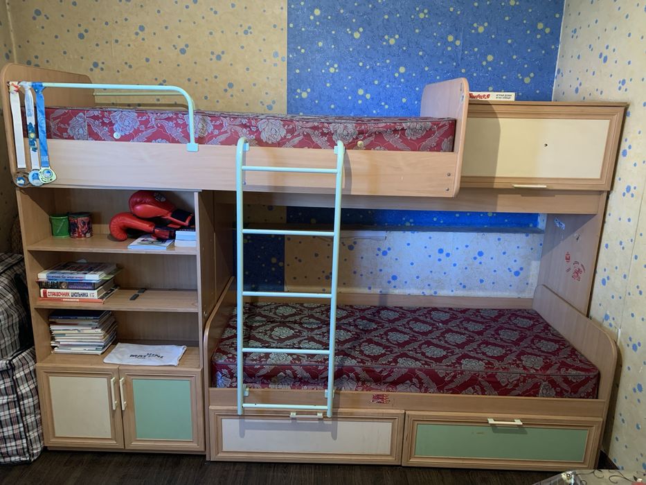 Кровать двухъярусная