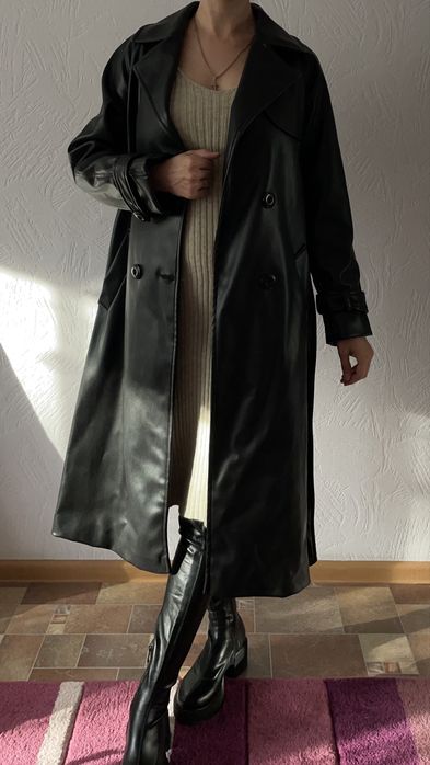 Продам стильный плащ из эко-кожи |