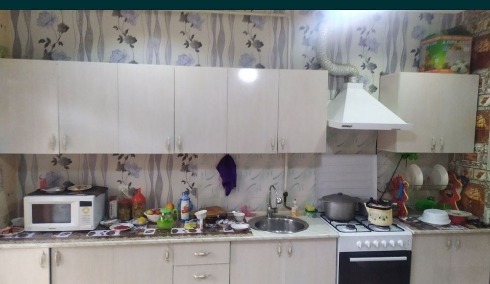 11 sotux yer va uyi bilan tosh 16 ta vuqa ketadigan zimni molhona bor