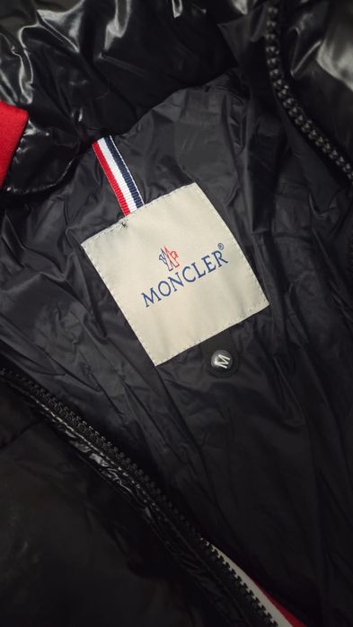 Geaca m.o.n.c.l.e.r  montbeliard