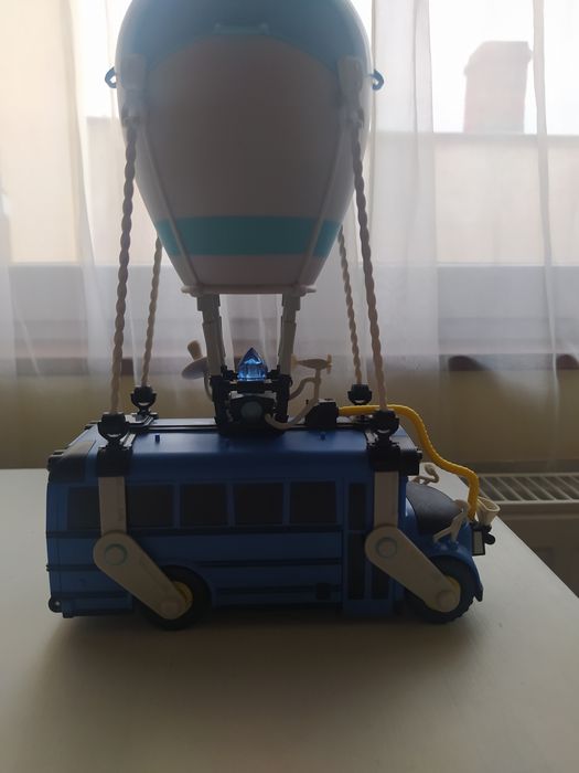 Vând autobuzul din fortnite de jucărie