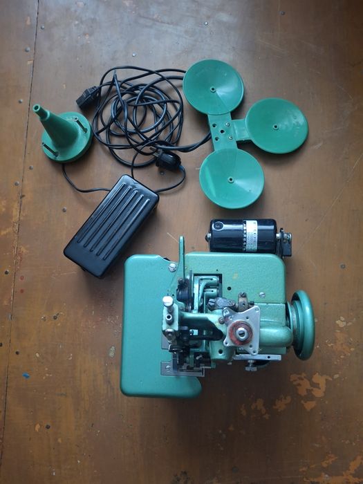 Продам оберлок. .