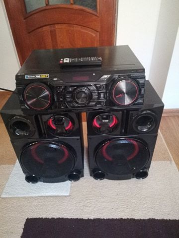 Combina muzicală 2200W LG (aproape noua)