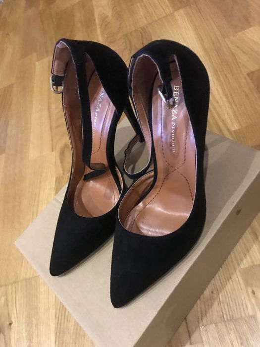 Pantofi de catifea cu toc îngust