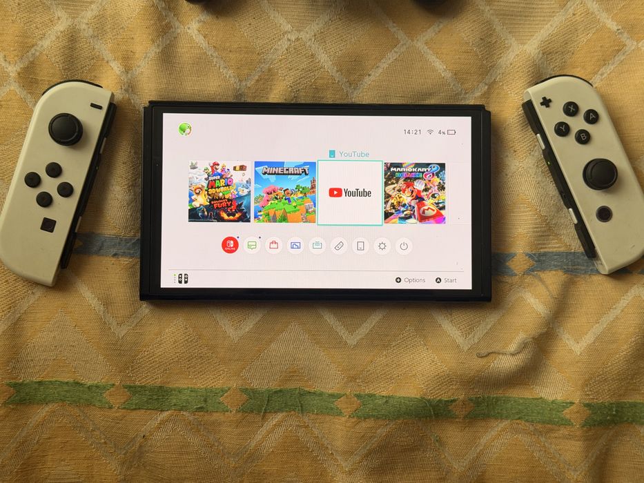 Nintendo switch с 3 игри и 2 волана