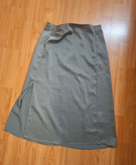 Fusta satina cu crapatura Mohito marimea 36