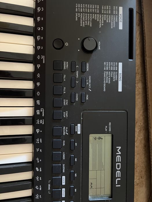 PACHET COMPLET: Orgă Electronică Medeli MK100 (Ca Nouă, la Cutie) + Stativ + Pedală Sustain