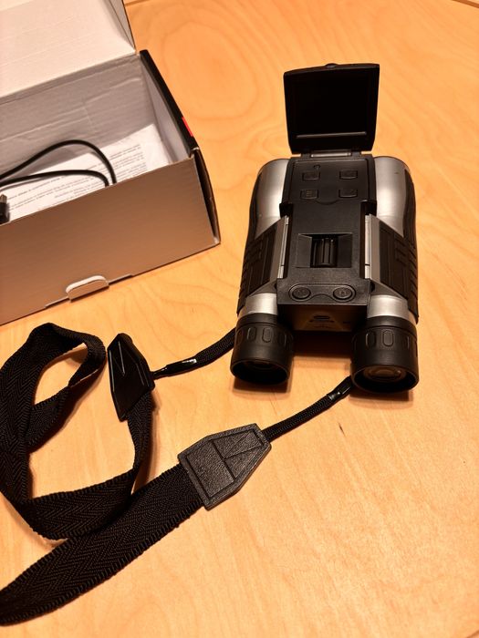 Дигитална камера в бинокъл