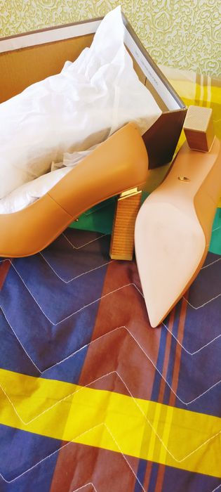 Продам женские туфли