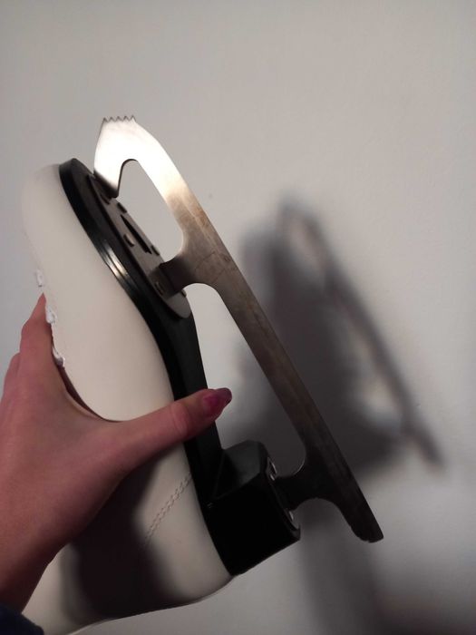 Patine albe elegante de fete marimea 40