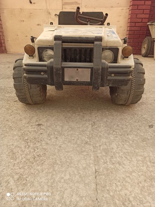 Детская машинка на батарейках