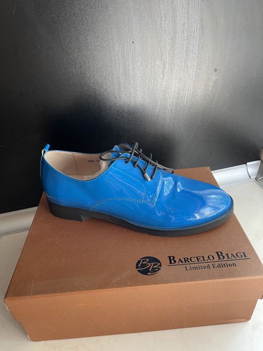 Обувь на низком каблуке