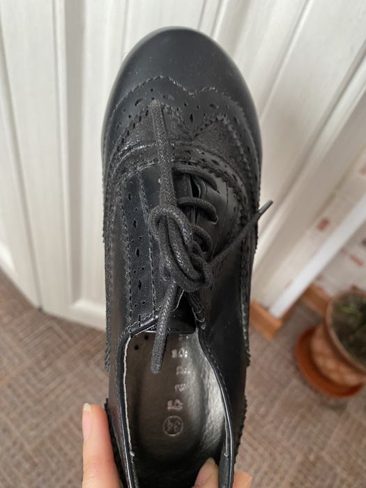 Продам ботинки женские