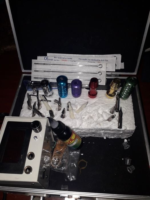 Продам набор для татуировки с каталогами.