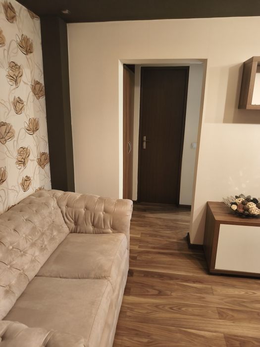 Închiriez apartament semidecomandat