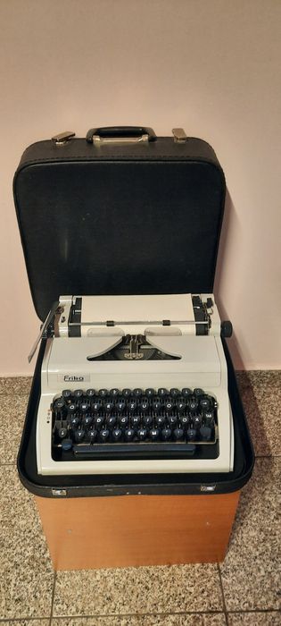 Mașină de scris Erika impecabilă