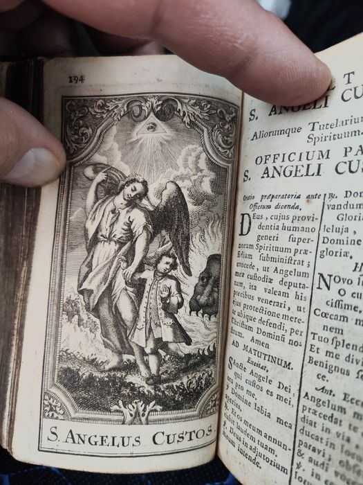 Biblia veche de  200 de ani în latină 1832-1835