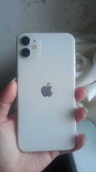 Продам айфон 11.