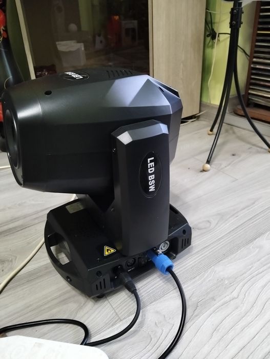 Vand Lumini Moving Head noi 200 w Led 3 in 1 cinci prisme 1500 Ron buc