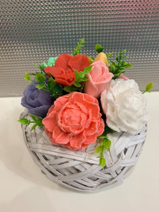 Цветя изработени с глицеринов ароматен сапун и Българска роза