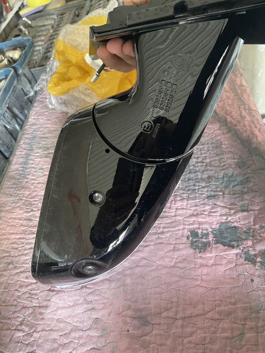 Продам боковое зеркало новый